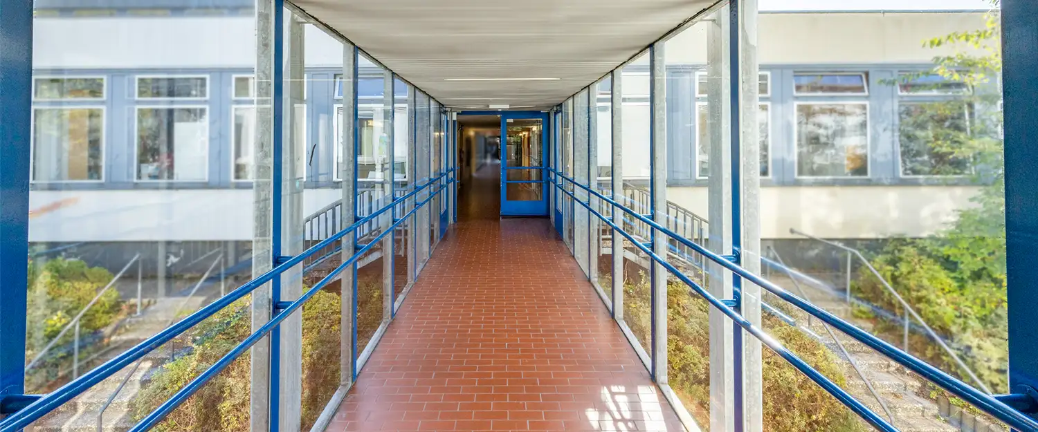 lichtdurchfluteter Gang